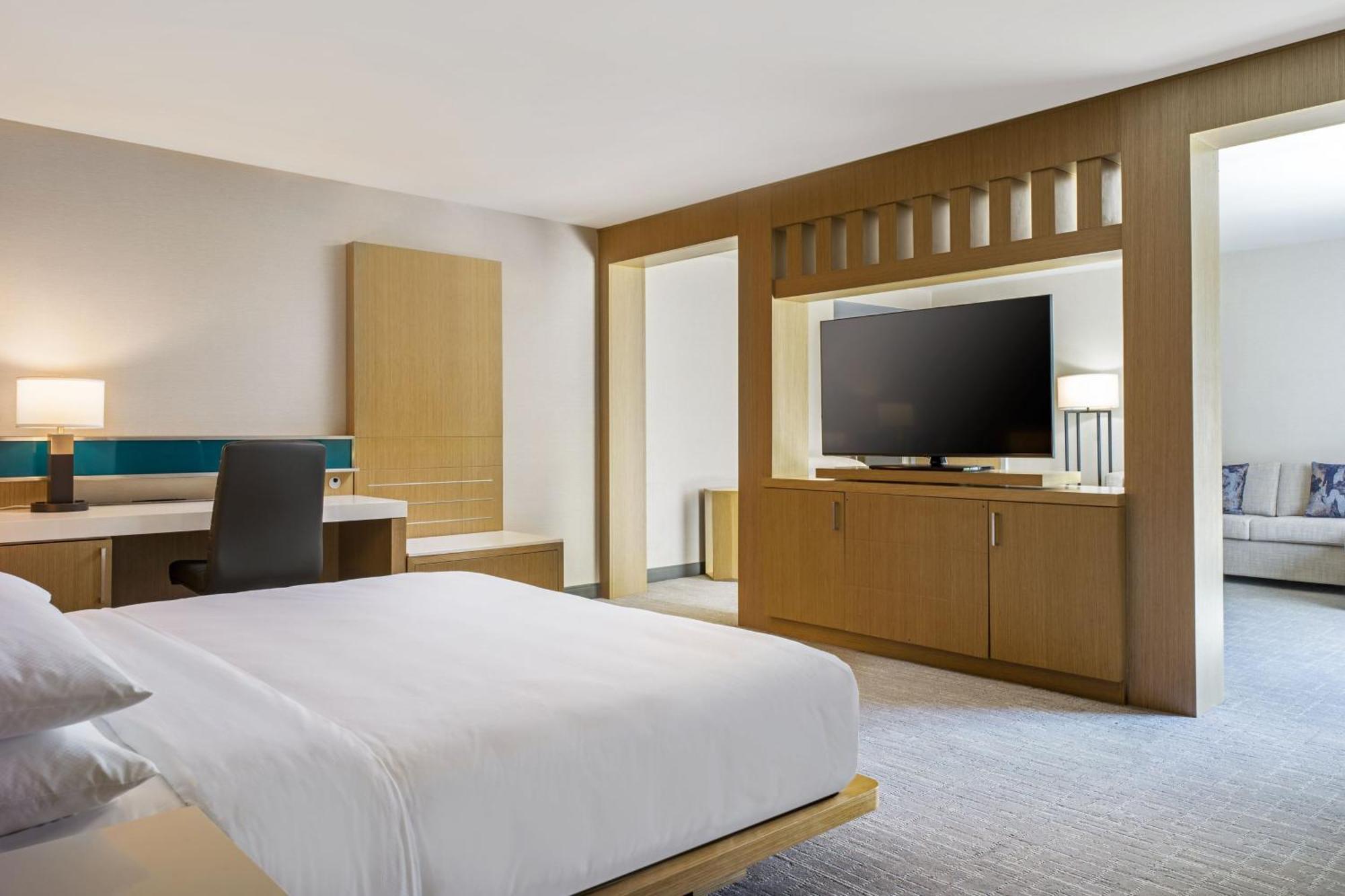 Junior King Suite